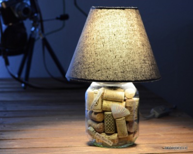 How to build a lamp with a Nutella glass, some corks and a lampshade with Decodeclic