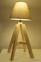 Create a simple bedside lamp with wood and glue
