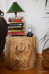 A DIY creation: use a tree stump to make a coffee table
